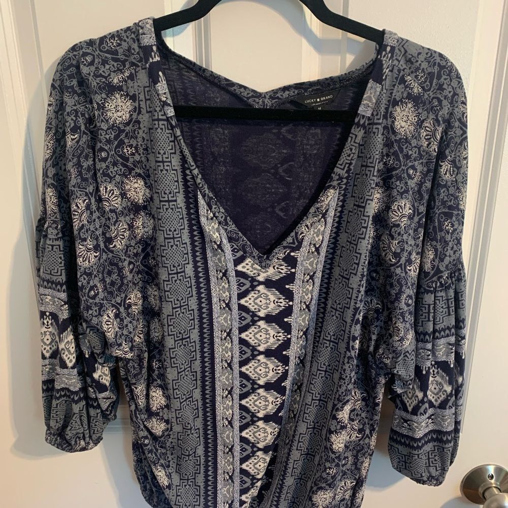 Lucky Brand Size Medium Navy and White Patterned Blouse